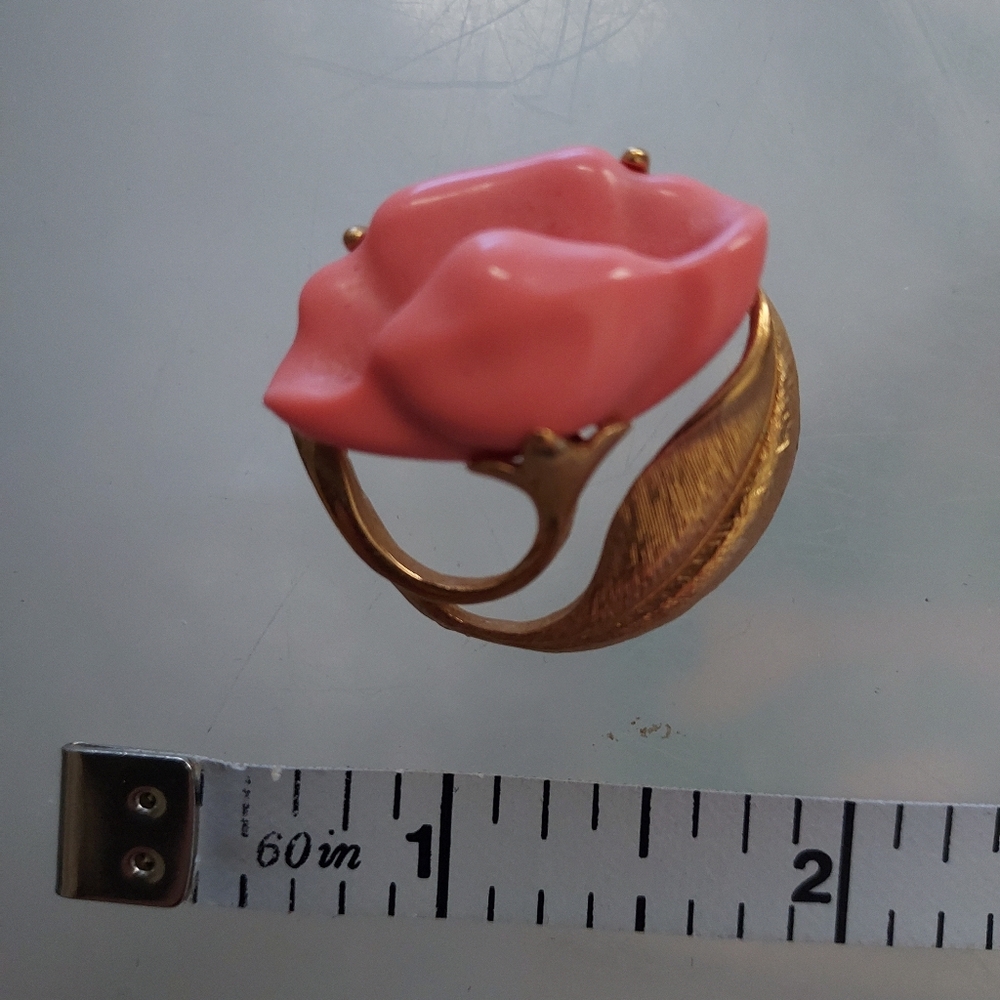 Elegant Gold and Pink Floral Brooch